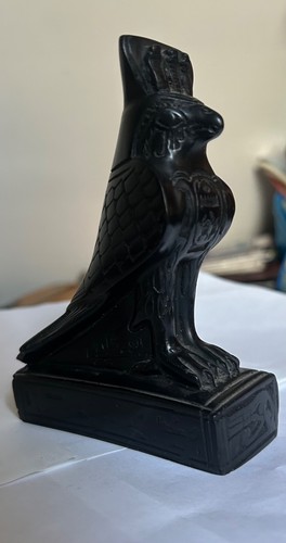 Statue horus god - of, falcon