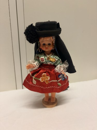 Vintage traditional dress doll - vintage,