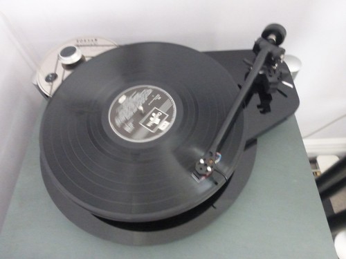 Roksan radius turntable with - turntable,