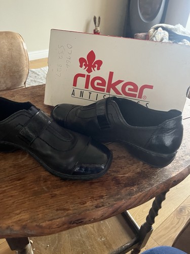 Ladies size rieker shoes - 6,