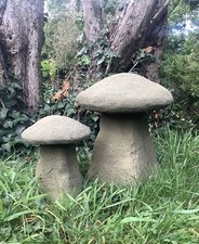 STONE GARDEN SET OF 2 RUSTIC OLD STYLE TOADSTOOLS / MUSHROOM ORNAMENTS