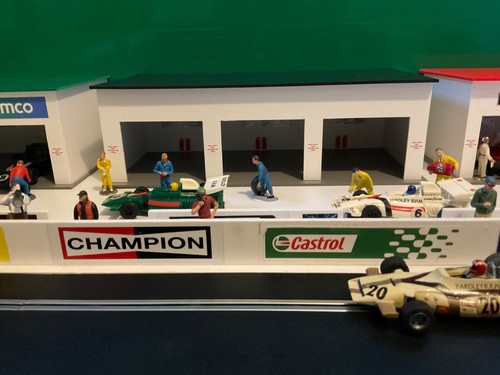 Brand new scale 3x - 1:32,