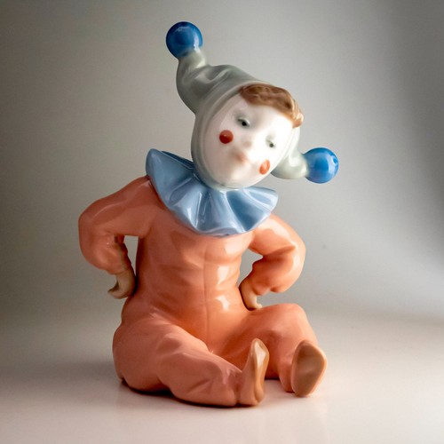 Nao lladro sitting - sitting, clown