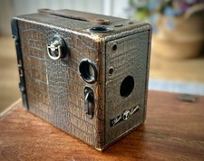 Vintage Thornton Pickard PUCK Box Camera 120 Circa 1920s. Made in England