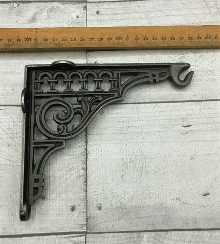 Shelf brackets pair cast - brackets, of
