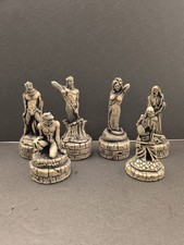 Large FANTASY CHESS SET - Hand