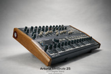 Arturia MiniBrute 2S Stand