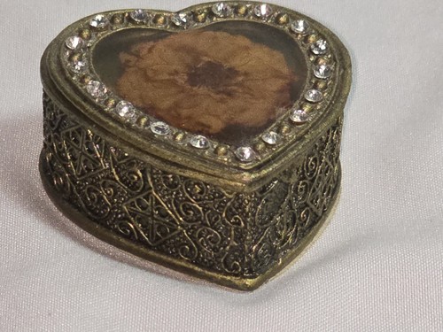 Vintage pill box with pressed - ,