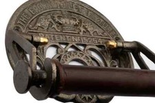 B&M| CROWN TOILET ROLL HOLDER