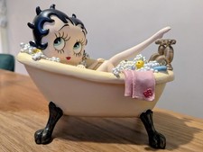 gorgeous betty boop bathing