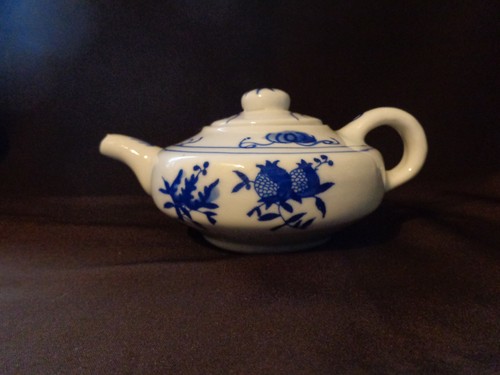 Small japanese blue and white - small,