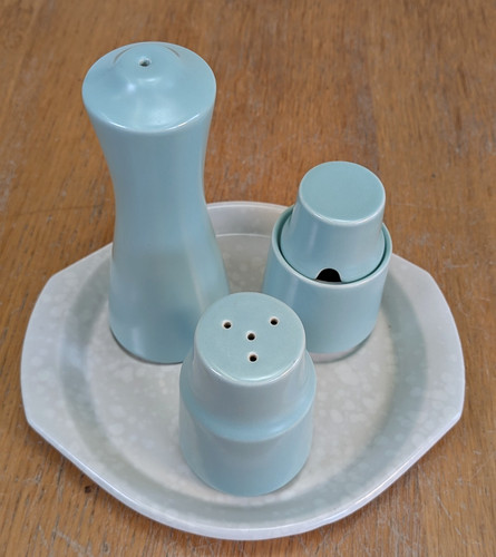 Poole pottery twintone - pottery,