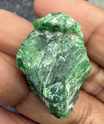 Natural tsavorite garnet - ct,