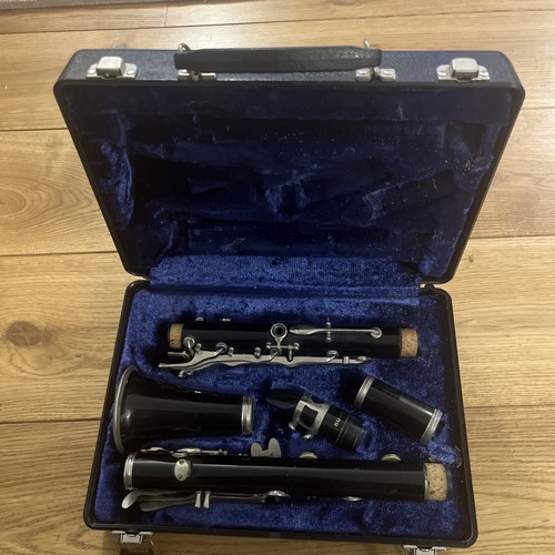 Bundy clarinet with hard carry - clarinet,