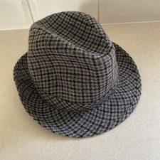  Vintage style trilby hat