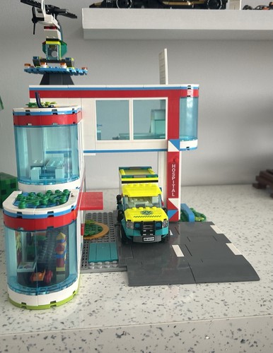 Lego city hospital - city,