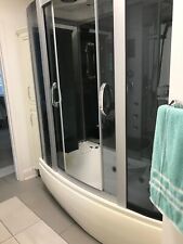 Luxurious Spa tub and steam shower unit