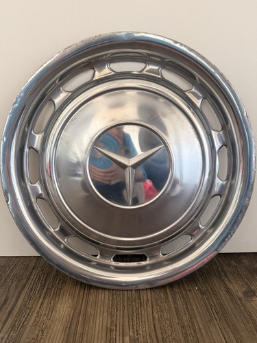 Mercedes benz hubcap - benz, wheel