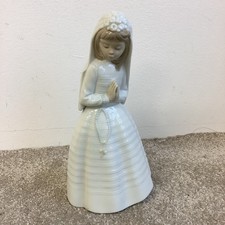 NAO by Lladro Girl Praying