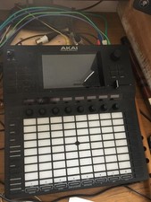 Akai Force Standalone sampler MPC & box