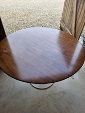 saarinen table, brown top and