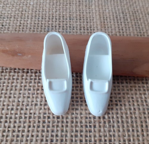 Vintage sindy dolls - vintage, white