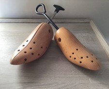 2 x VINTAGE WOODEN SHOE STRETCHERS - LASTS - COBBLER - SHOES