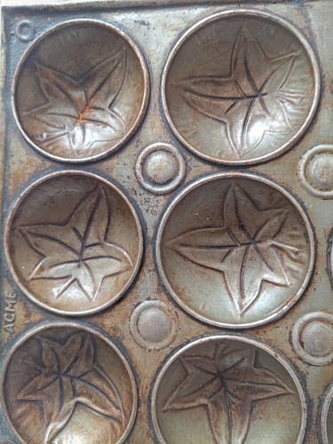 Vintage ivy leaf cake baking - vintage,