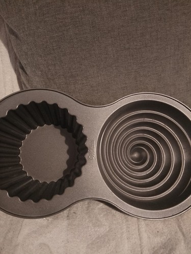 Wilton giant cupcake pan - giant,