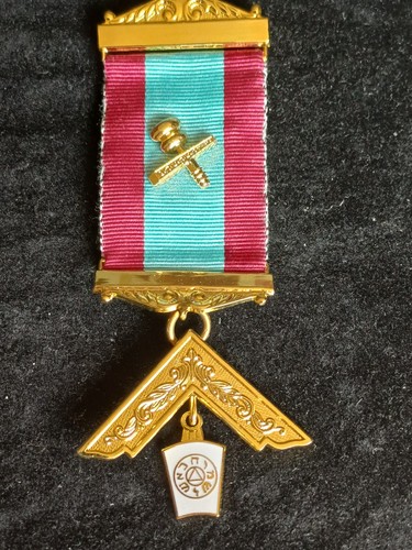 Mark past master breast jewel - breast,