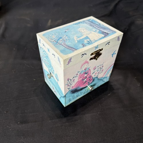 Djeco musical jewelry box