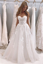New Boho Wedding Dresses V Neck Sleeveless Backless Lace Applique Bridal Gowns