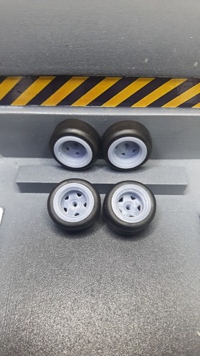 Resin wheels with rubber - 1:64,
