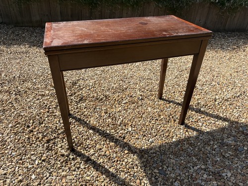 Mod fold over card table - card,