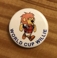 England 1966 World Cup Willie Lion Mascot Pin Button Badge Football Memorabilia