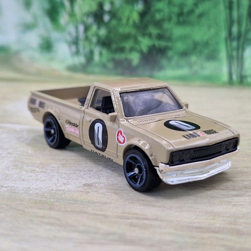 Hot wheels datsun - hot, bluebird