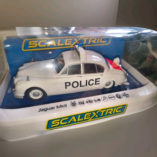 New scalextric c4420 jaguar - new,