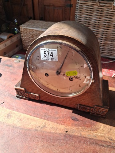 Mantle clock has - clock,,