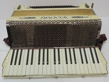 Alvari  piano accordion |