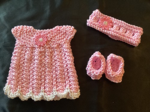Hand knitted dolls clothes - , to