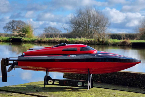 Remote control racing boat - control,