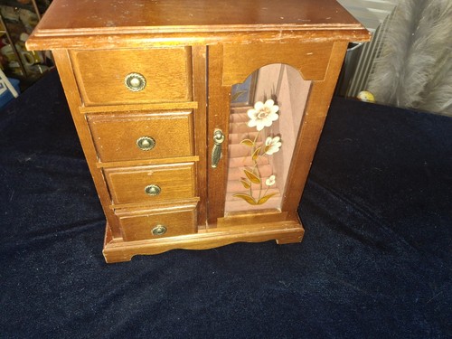 Vintage jewellery box - jewellery,