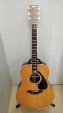 YAMAHA LL16 acoustic guitar