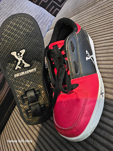 Heelys sidewalk sports skate - sidewalk,