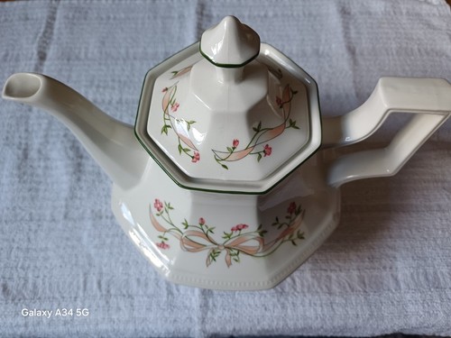 Eternal beau teapot with - eternal, lid