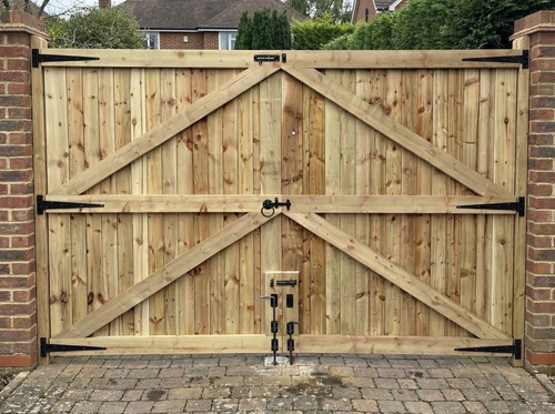Made measure driveway gates - to,