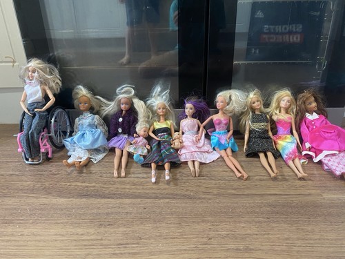 Bundle barbies and - bundle,
