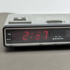 Vintage Sanyo RM-7100 Radio |