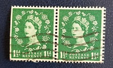1958-65 WILDING 11/2d USED WMK MULTI-CROWNS SIDEWAYS PAIR SG572b