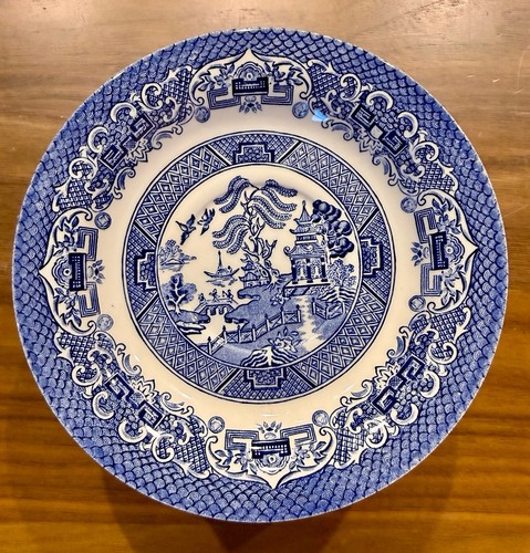 Set blue willow saucers - of,